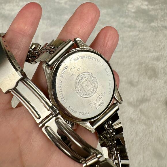 Fendi women’s silver watch 210G Good Pre-Owned - Picture 8 of 13